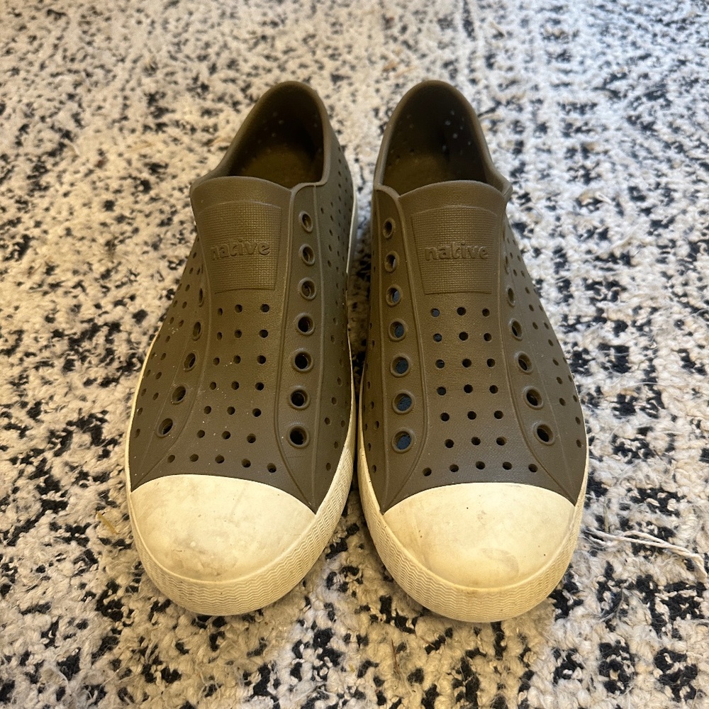 NATIVES SIZE 10 WOMENS